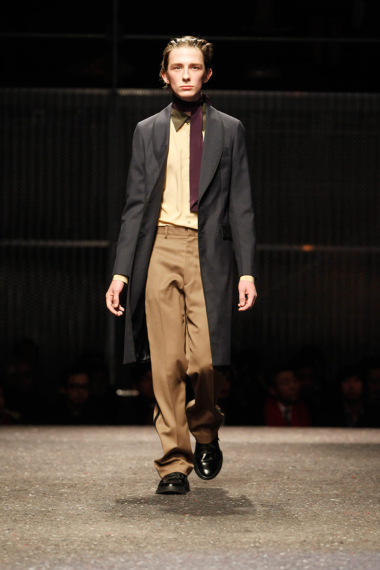 Assert schuif Stroomopwaarts Prada Men's Fall/Winter 2014 Fashion Show | The Fashionography