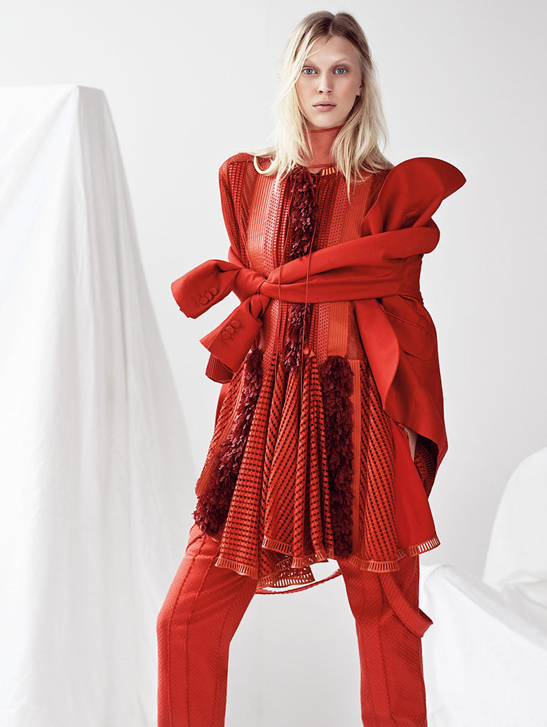 Juliana Schurig for Vogue China May 2015 - Page 2 | The Fashionography