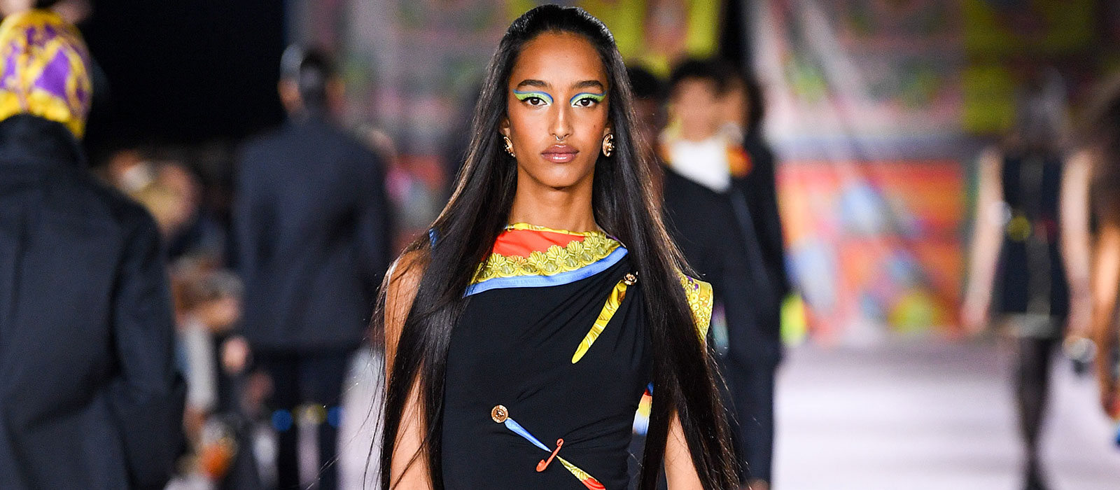 Versace's Spring/Summer 2022 collection puts the iconic 'foulard