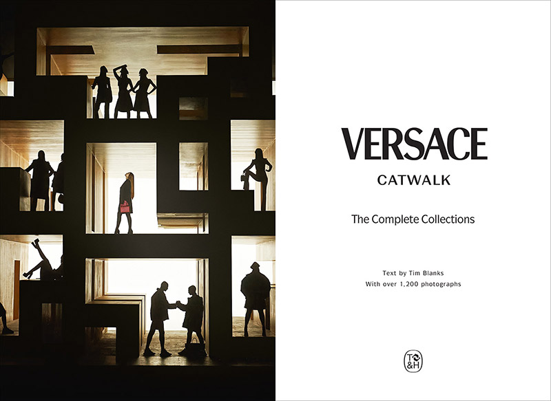 Versace Catwalk - Fashionbook - Wallfield©