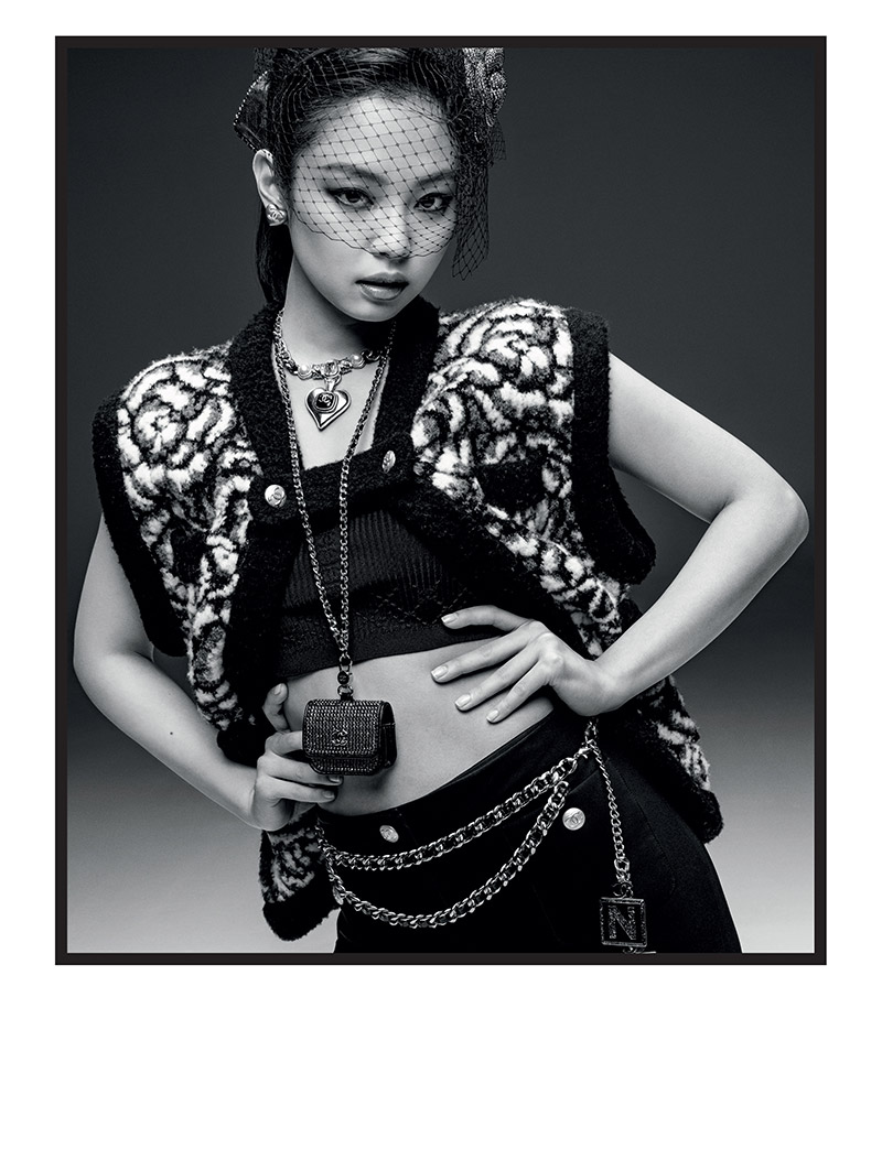 Jennie in CHANEL The Coco Neige