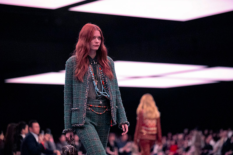 The secret of the Chanel tweed jacket