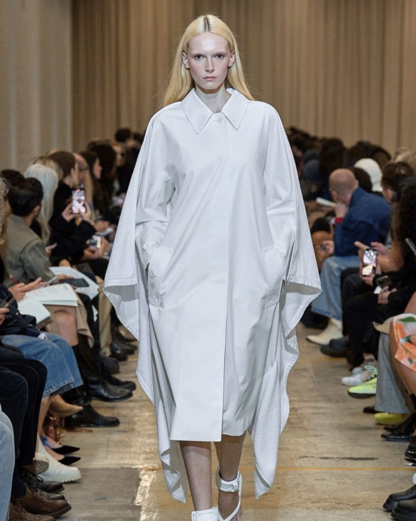 Alex Consani Burberry Spring 2023 Runway