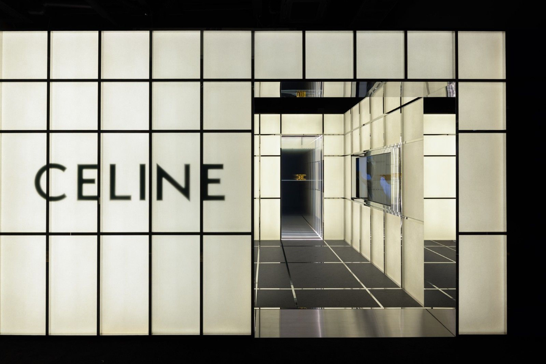 The Triomphe Room at the Maki-E Exhibition | Source: Celine