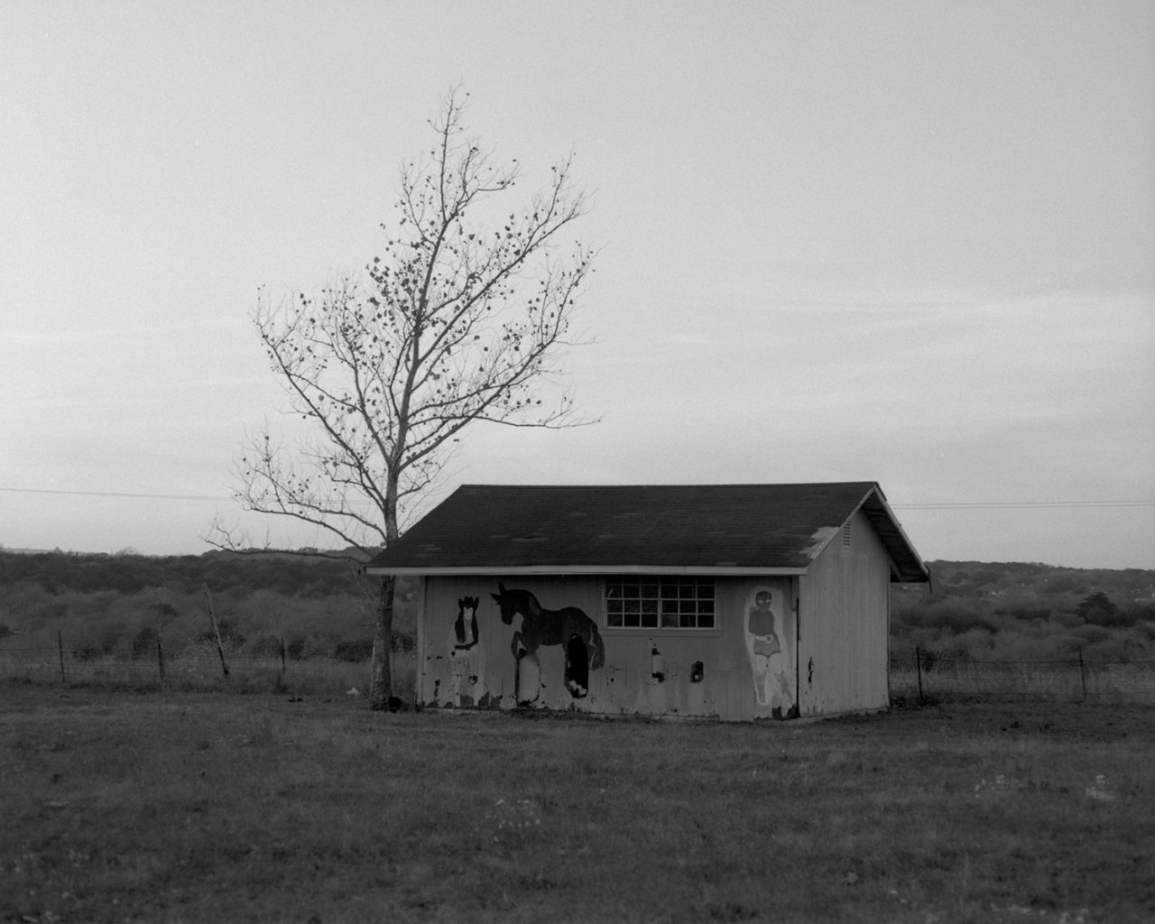 Painted Shack, Texas, from the series, ”I Can't Stand to See You Cry”, 2019 | Courtesy of Howard Greenberg Gallery