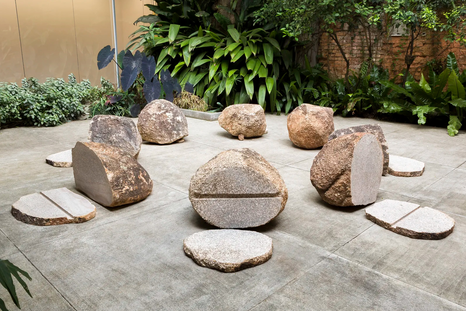 Kishio Suga, Sliced Stones, 2018 | Copyright The Artist | Photography by Estúdio em Obra | Courtesy of the artist and Mendes Wood DM