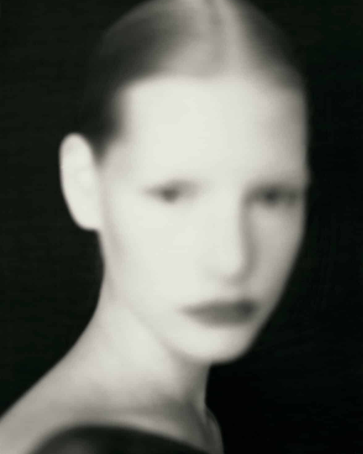 Kirsten, Romeo Gigli, Londres, 1988 | Photography by Paolo Roversi