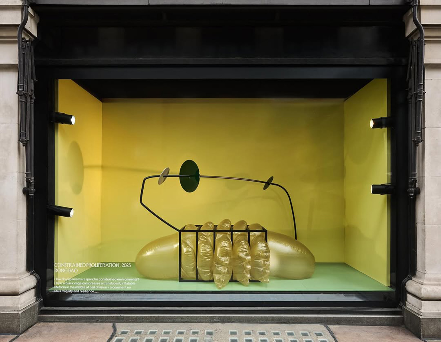 Selfridges’ “New Age” window display by 包蓉 @rongbaobaobao | Source: Selfridges
