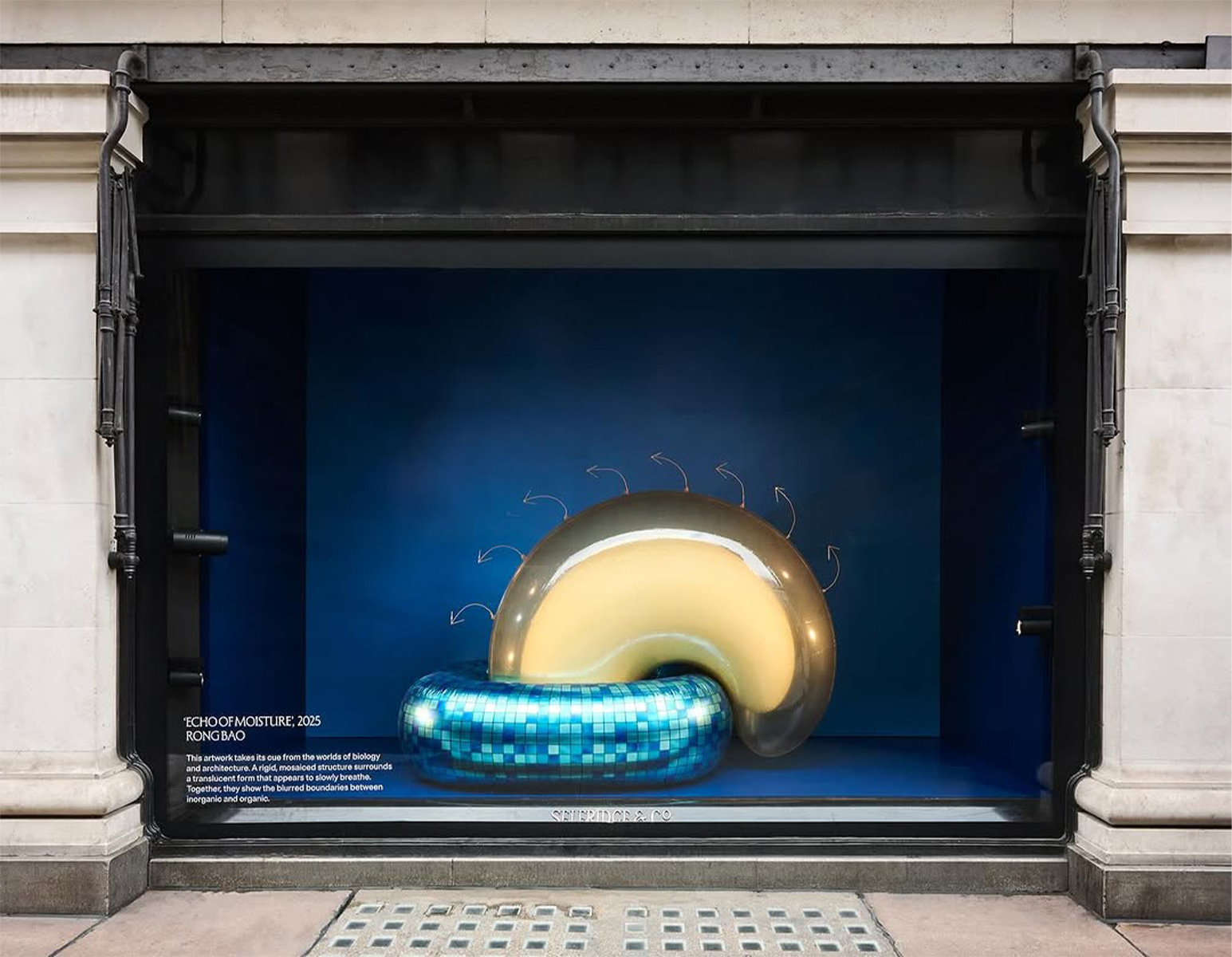 Selfridges’ “New Age” window display by 包蓉 @rongbaobaobao | Source: Selfridges