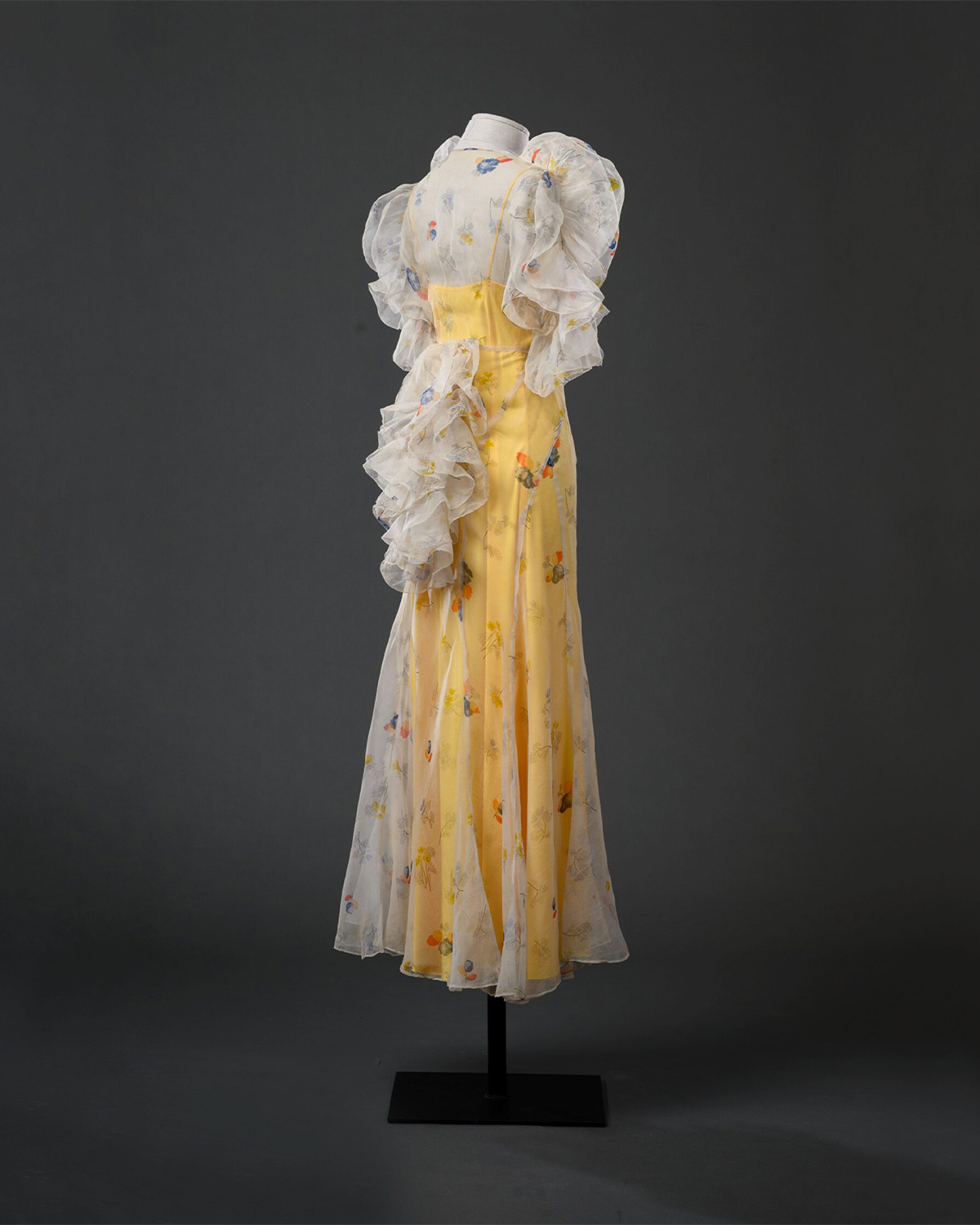 Sartoria Fiorentina Woman’s dress | Source: Archivio Luce Cinecittà